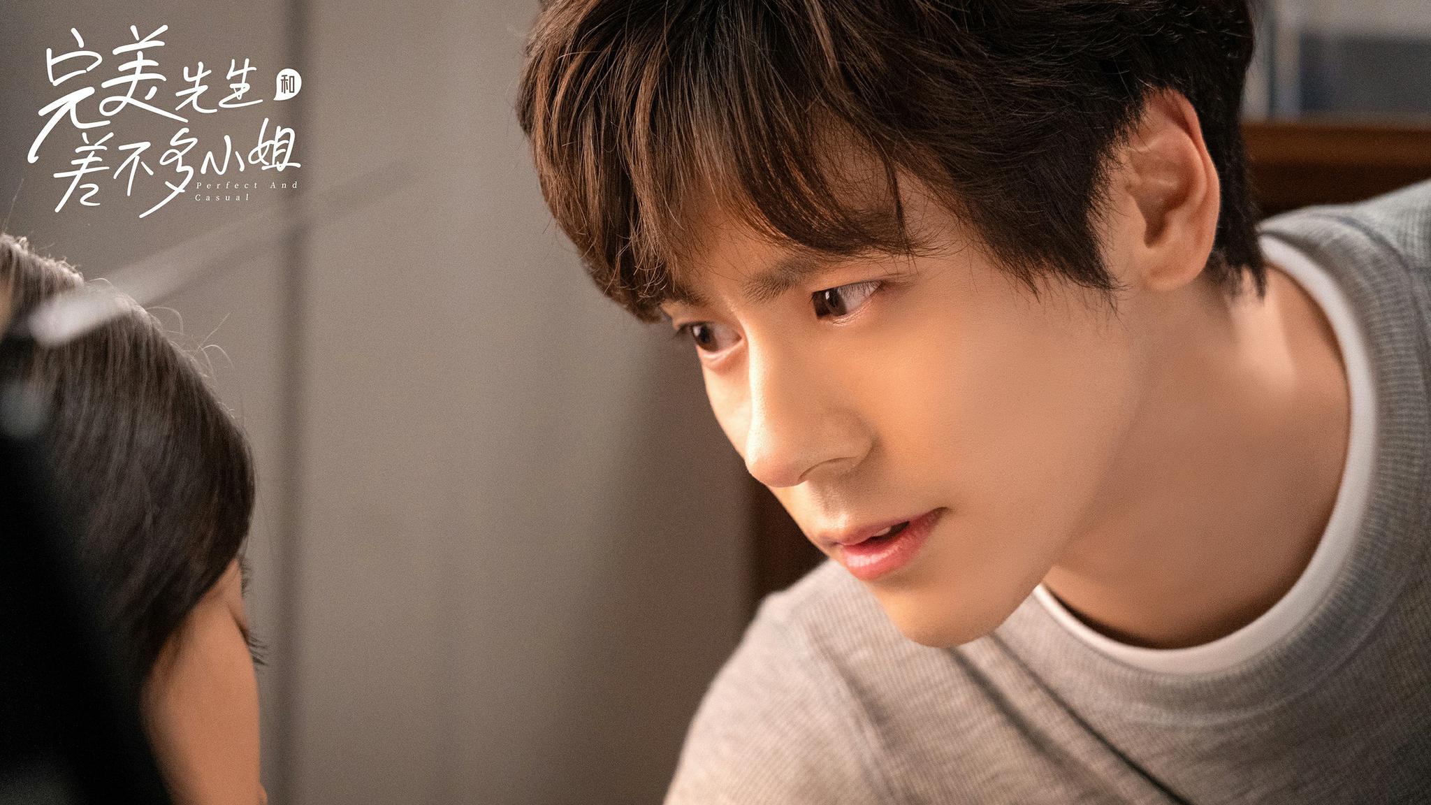 魏哲鸣完美先生热播高冷禁欲系教授章斯年华丽出圈