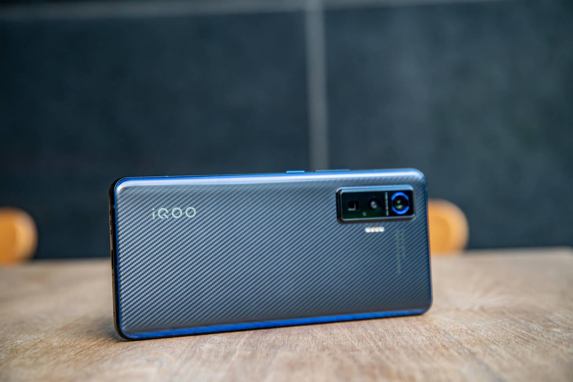 优雅又强悍iqoo5pro综合性能强大体验畅爽无比