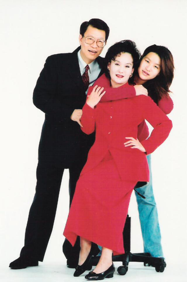 她曾是邵氏十大艳星，两度患乳癌又离婚，70岁考取硕士太励志|胡锦|乳癌|艳星_新浪新闻