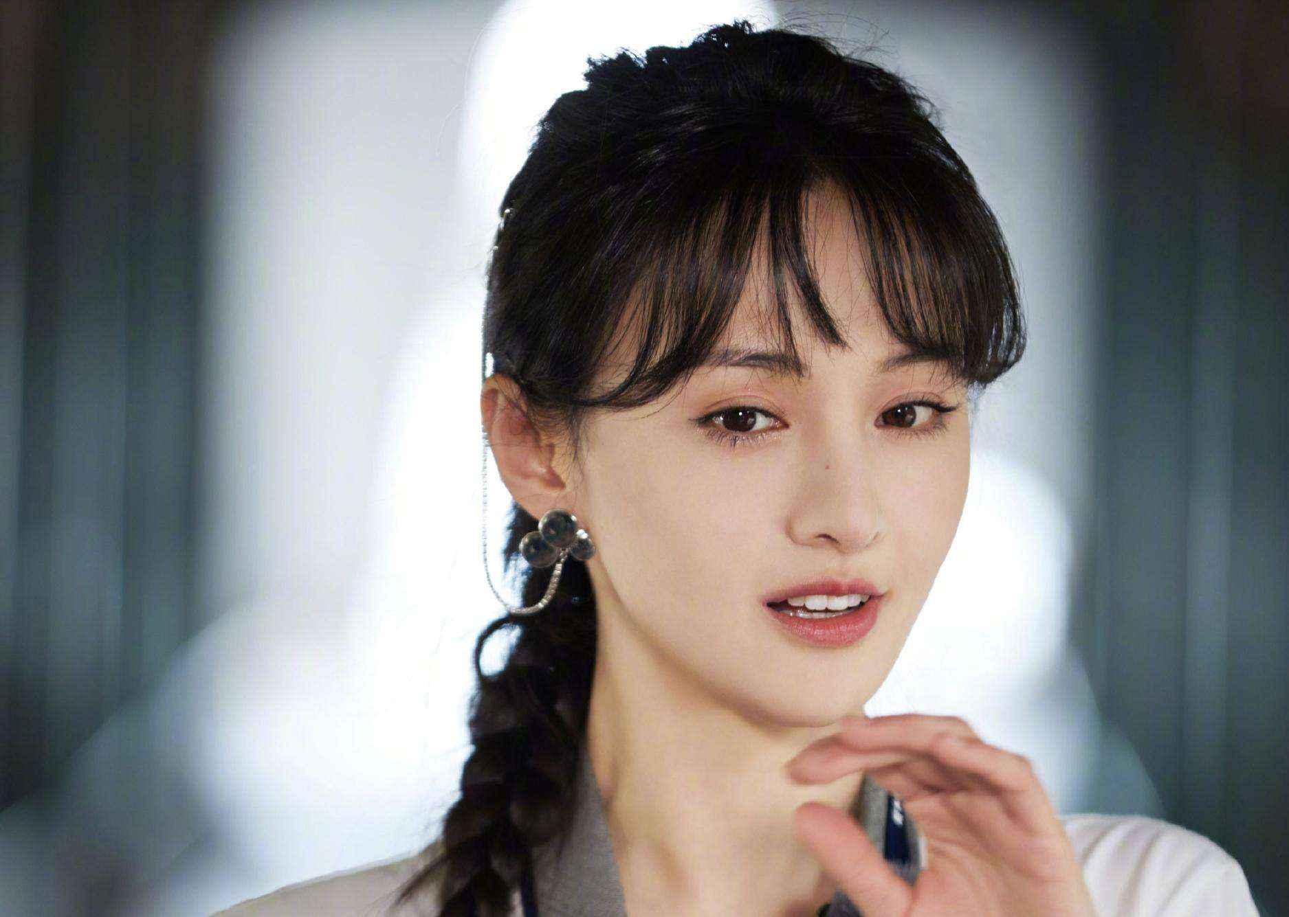 郑爽朱正廷辩论恋爱观,表情态度看清如今处境原因,隔壁张翰讨喜