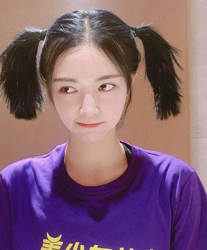 the9扎双马尾,孔雪儿校园女神,看到刘雨昕:剪短发可惜了
