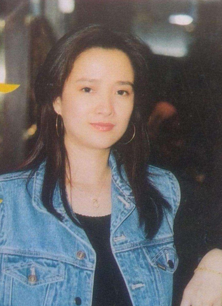 古典美人何晴泳装湿发诱惑刘威当第三者逼得原配险些丧命