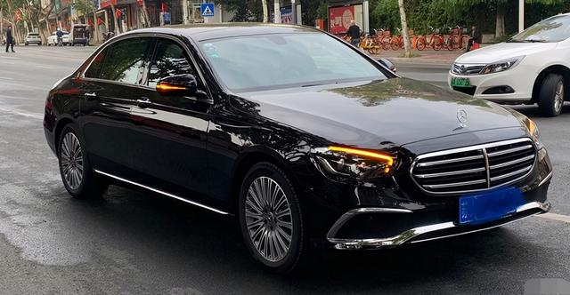 苏a车友花49万买奔驰e300l有开门预警系统氛围灯提示