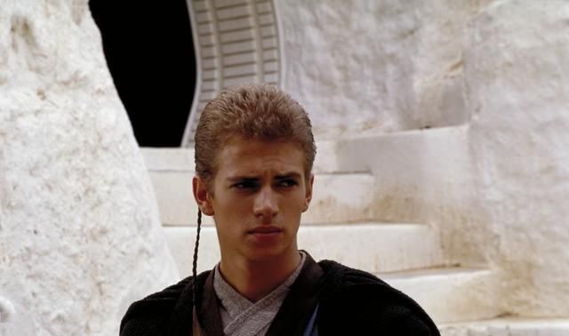 海登·克里斯滕森已经签约参演《欧比旺》,回归扮演年轻的安纳金