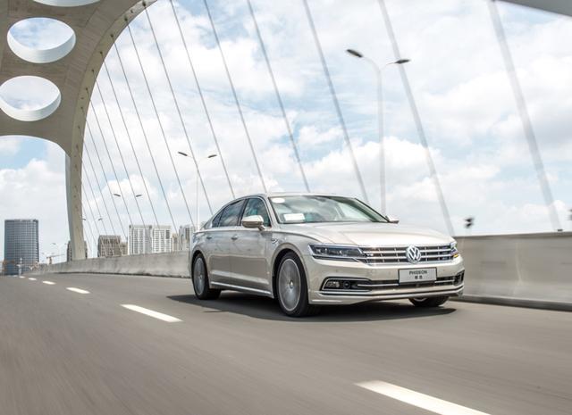 大众"能屈能伸",6缸帕萨特直降14万,为"清库存"甘愿弯腰