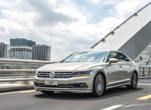 大众"能屈能伸",6缸帕萨特直降14万,为"清库存"甘愿弯腰