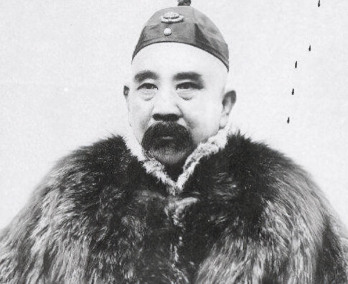 张勋复辟闹了笑话,回家后闭门宠爱小妾,一屋子都被女人搅乱了|毛子|张