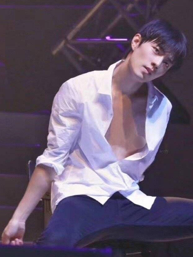 有种绝地逆袭叫肖战为拍戏瘦成巴掌脸近照脸还没脖子粗