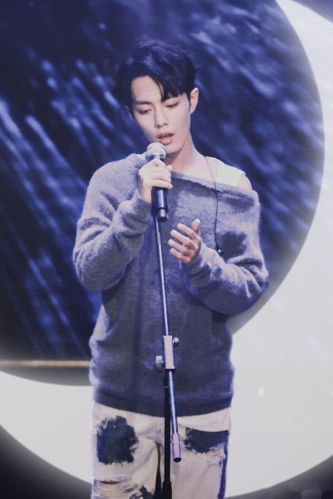 男明星露肩装造型王一博张艺兴可爱看到肖战惊艳了