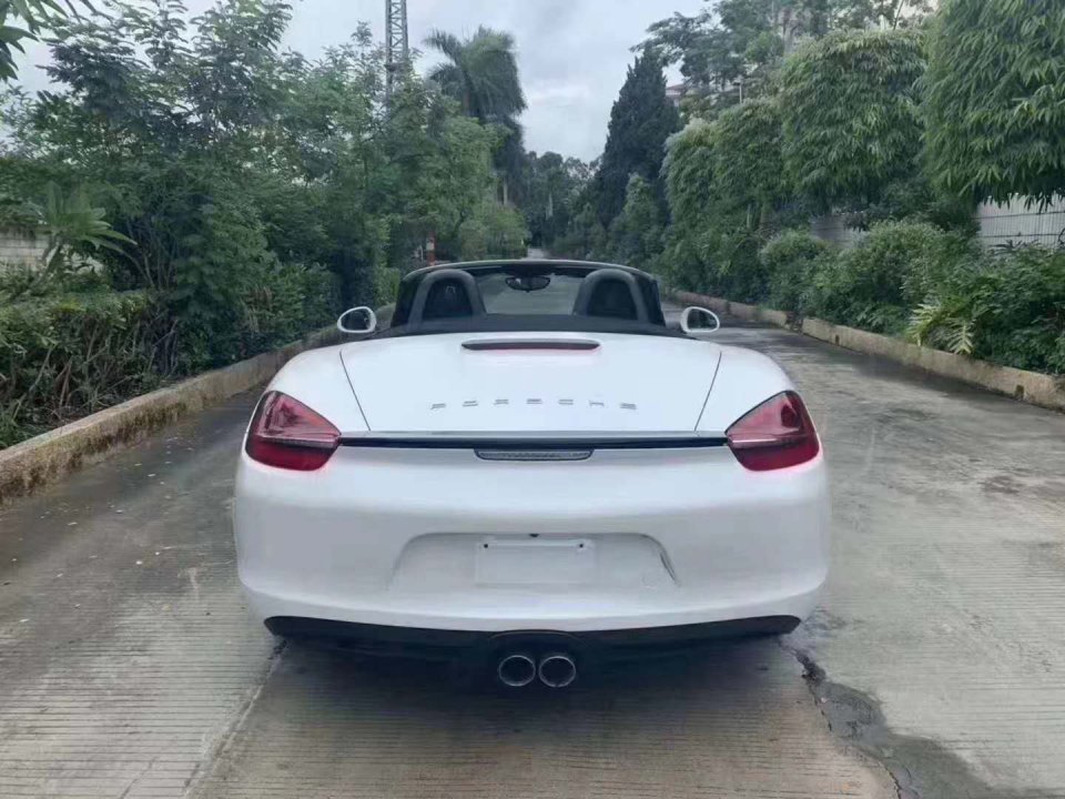 16年保时捷博克斯特boxster售价25万,内饰拥有更运动的视觉感受