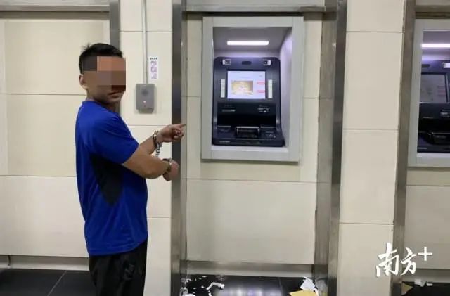 atm机自动吐钱 揭西男子直接拿走 结果悲剧了 曲溪 atm机 犯罪嫌疑人 新浪新闻