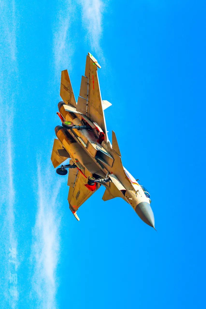 飞鲨当击长空,鲲鹏展翅飞翔!中国战机美图又来了