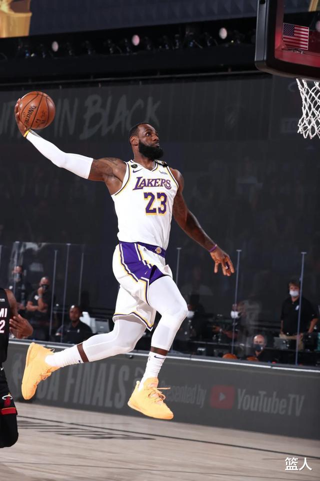 nba球员上脚:詹姆斯2双骚鞋,浓眉的kobe5很帅气