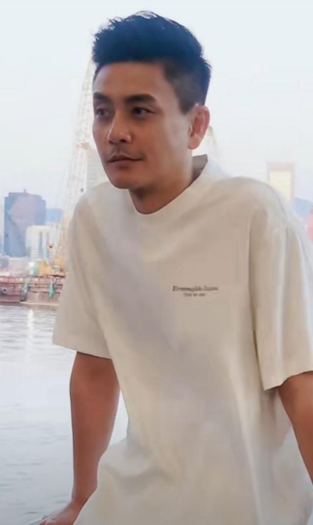 黄宗泽近照!熊猫眼胡子拉碴显憔悴,网友:看到了赵本山的影子