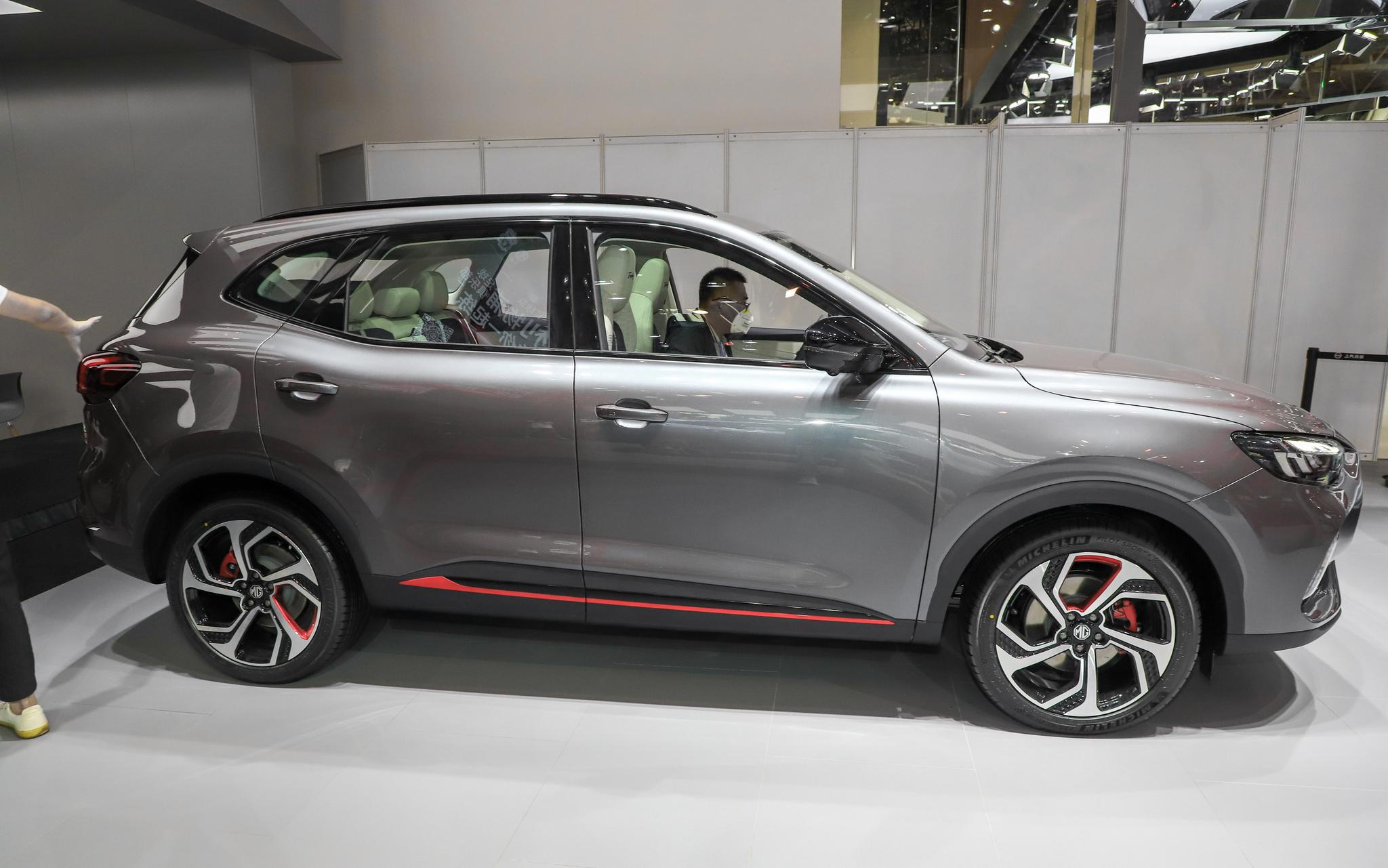 上汽名爵的全新suv,6天后上市,配2.0t引擎 适时四驱