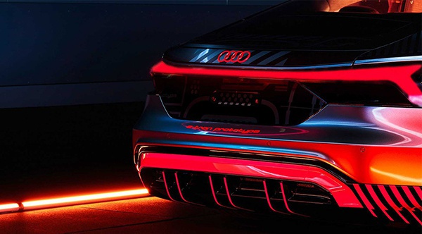 1:1还原概念车设计，奥迪发布e-tron GT新车预告图