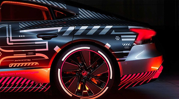1:1还原概念车设计，奥迪发布e-tron GT新车预告图