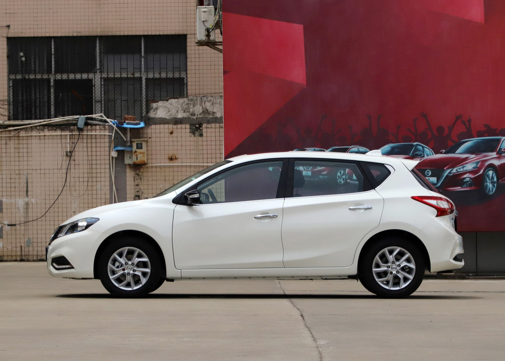 日产的两厢大玩具空间大又省油配主动刹车才10万多