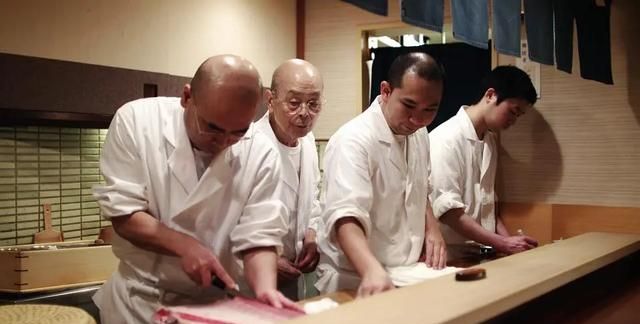 相较于厨神戈登拉姆齐系列的美食节目,《寿司之神》赋予的意义远远