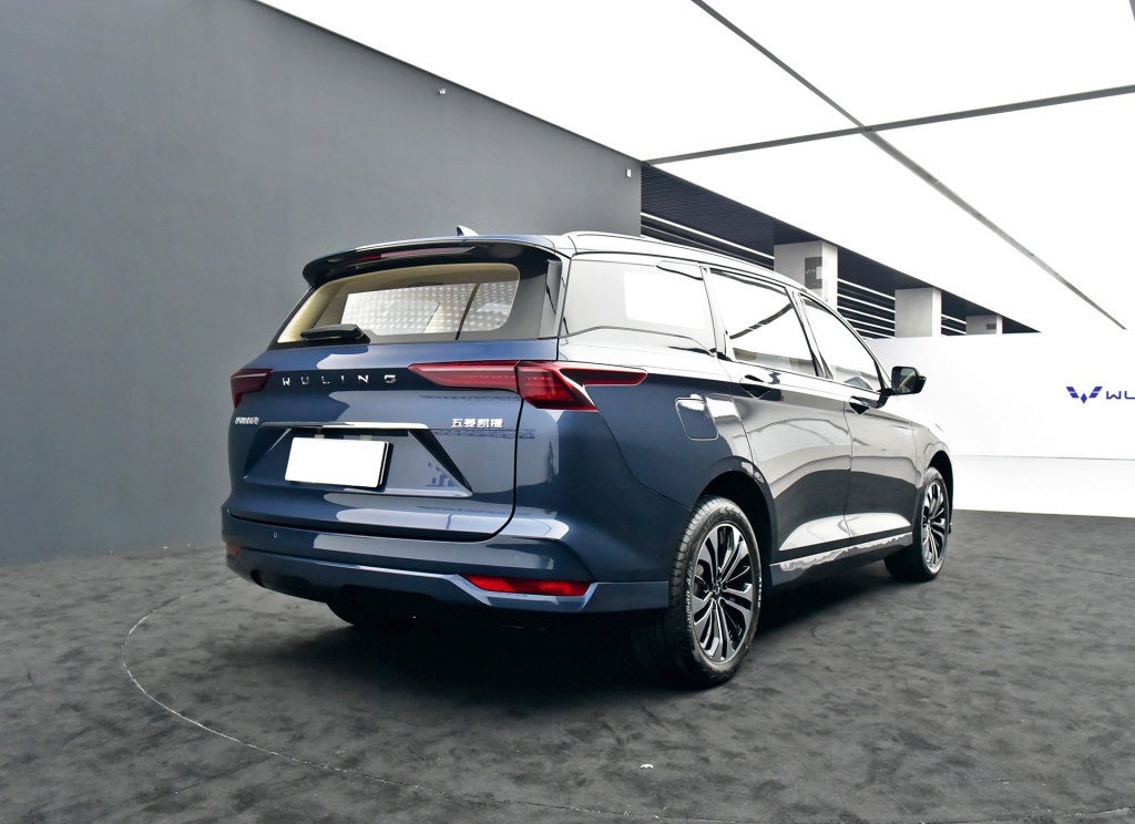 首款银标五菱来了定位紧凑型mpv主打6座