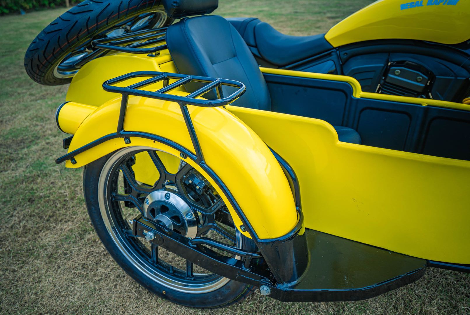 国产首款单摇臂边三轮 大地鹰王梦马400上市 售价32800元-新浪汽车