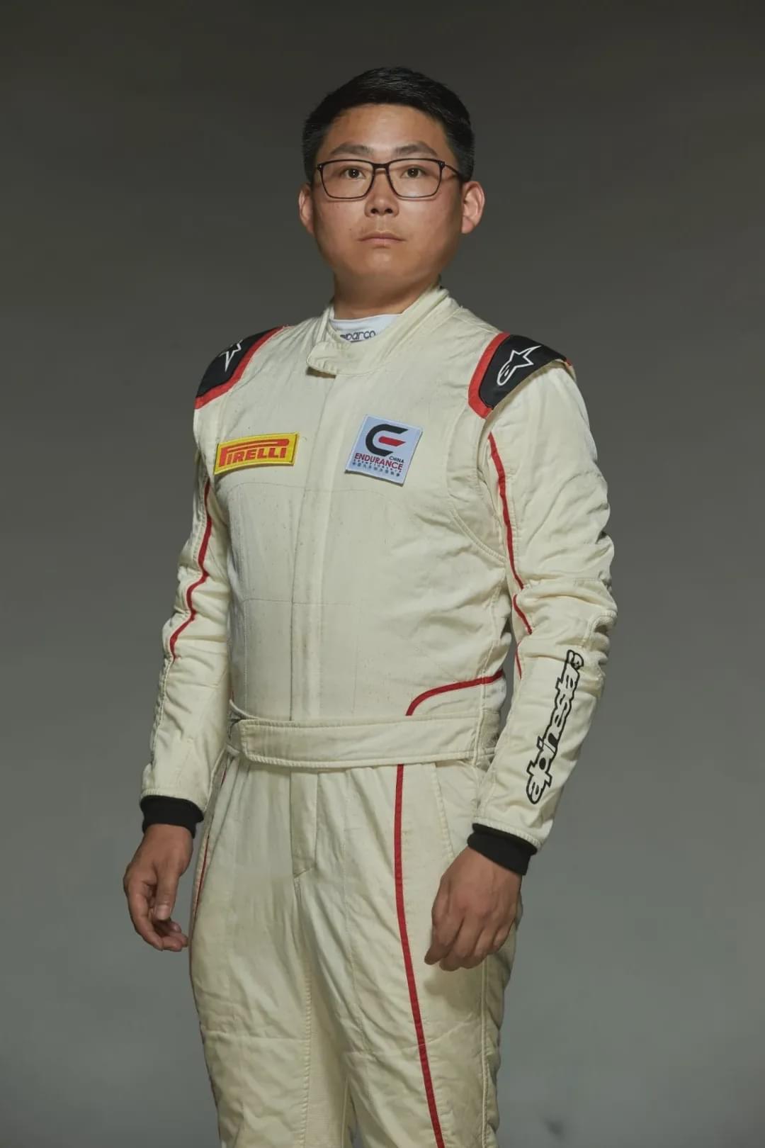 正文              孟江鹏   车队经理表示:"我们两位车手各有风格,孟