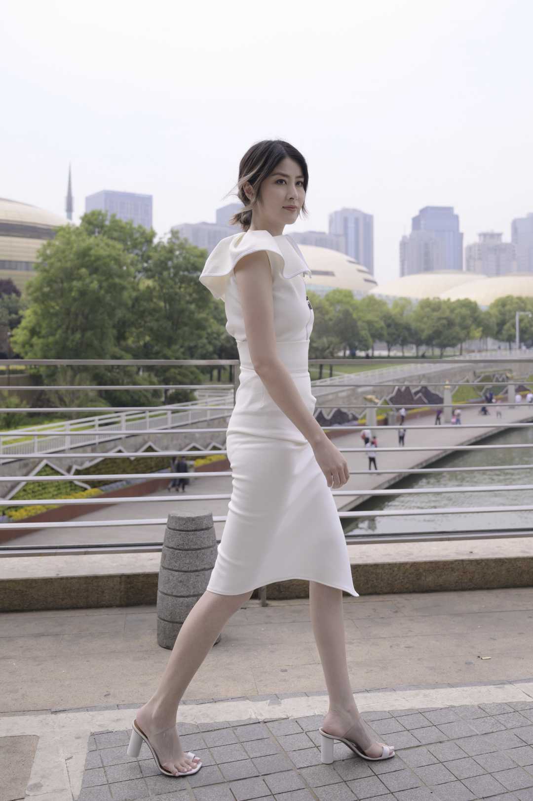 陈慧琳身材比例真是绝穿抹胸裙不见一丝赘肉肉都长对地方了