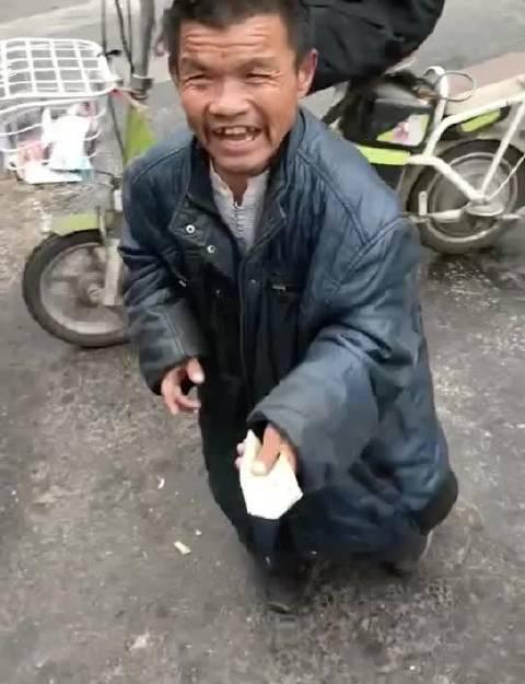 邯郸 讨钱乞丐自称:生意差不多就缺个老婆_新浪新闻