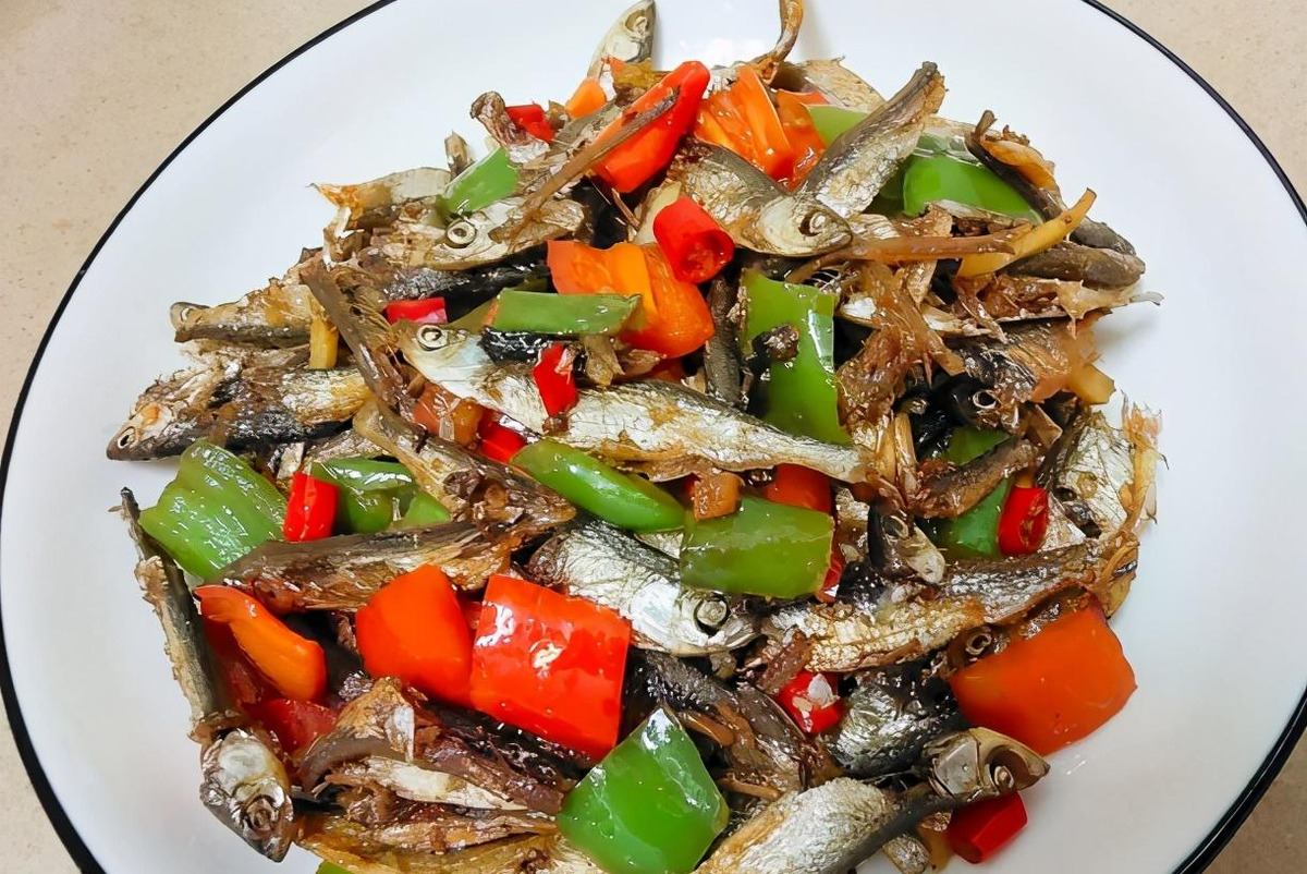 儿时的味道超下饭的小炒小鱼仔干