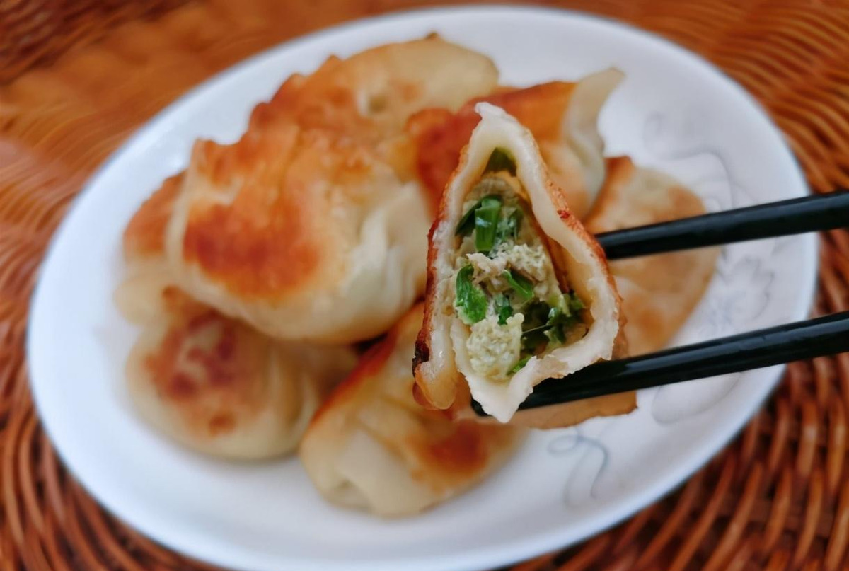 look猪肉韭菜馅的水煎饺,是不是你的爱呀?