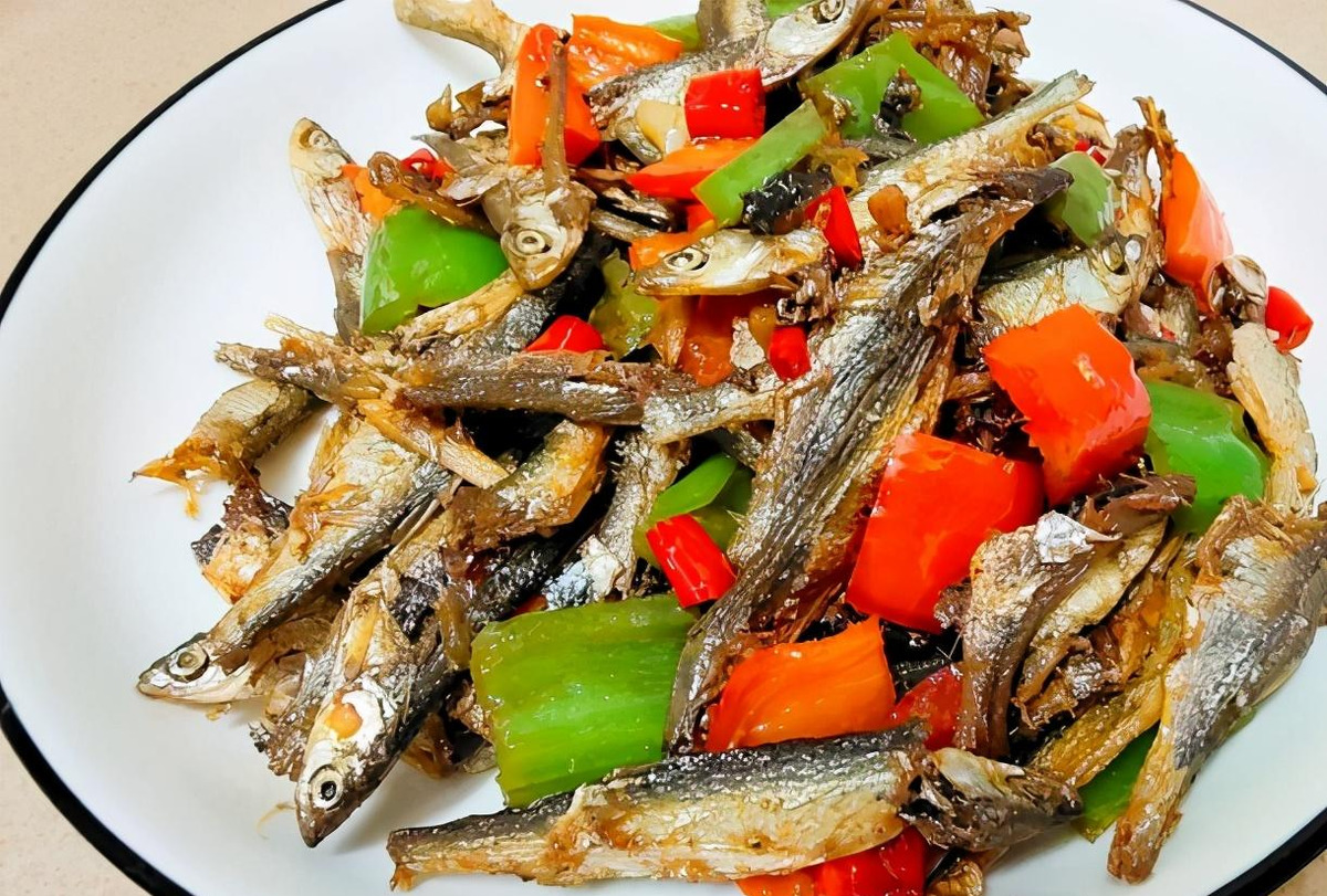 儿时的味道超下饭的小炒小鱼仔干