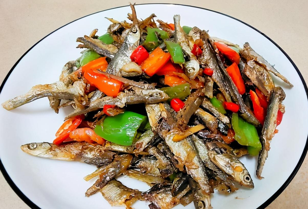 儿时的味道超下饭的小炒小鱼仔干