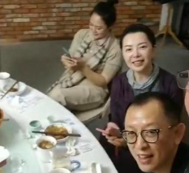 51岁仇晓风采依旧，和汪涵成邻居，儿子继承超高颜值|仇晓|汪涵|风采