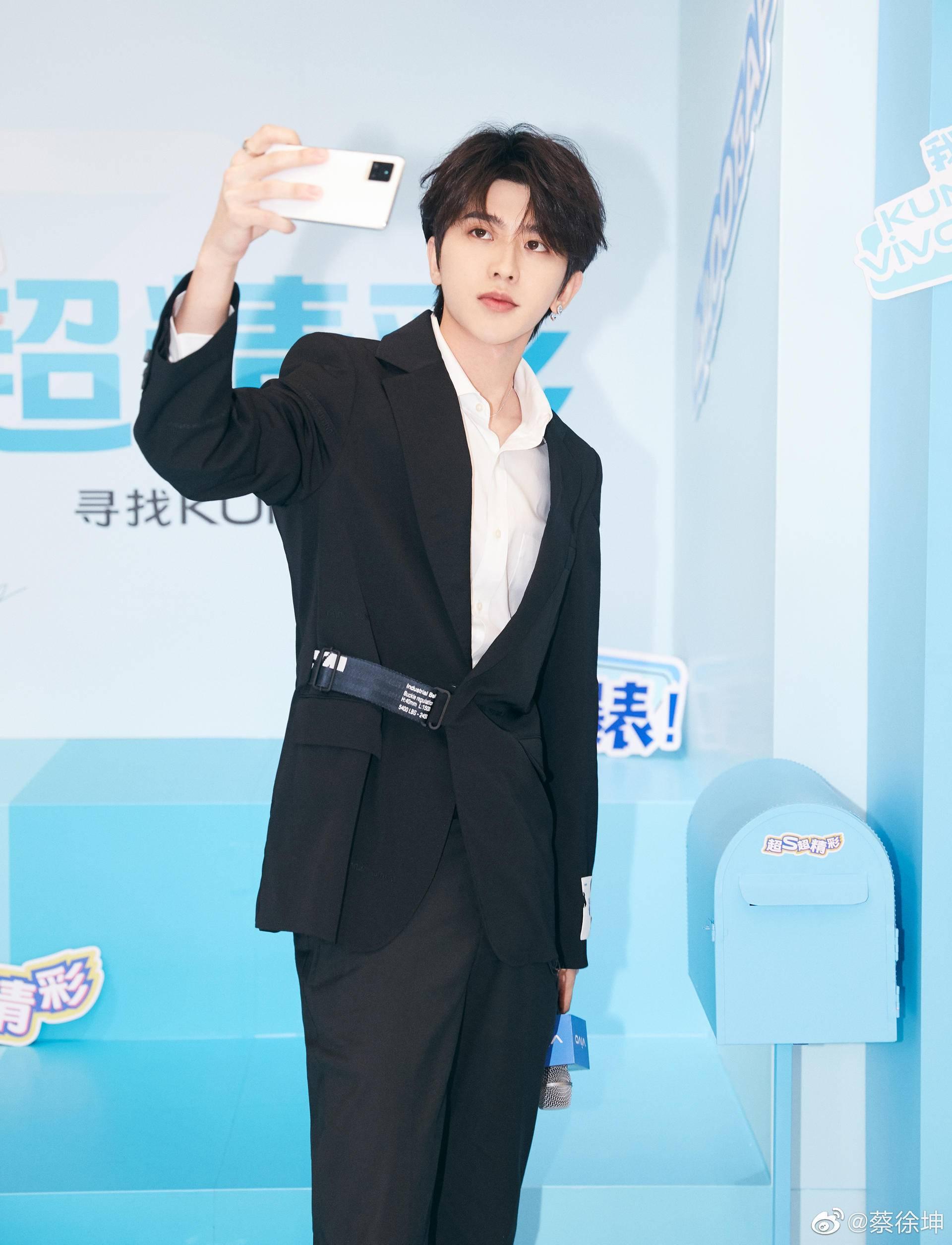 vivo s7为何让蔡徐坤爱不释手?自拍体验是关键