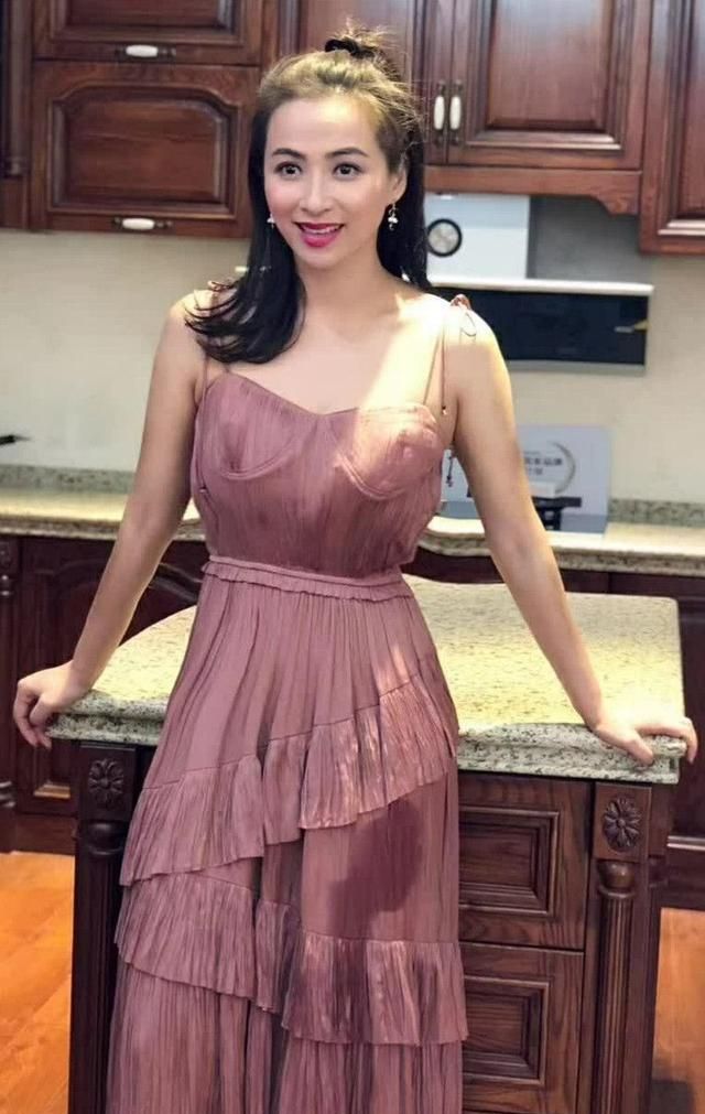 45岁麦家琪与20年前几乎无异,依然有迷人的眼神迷人的身材