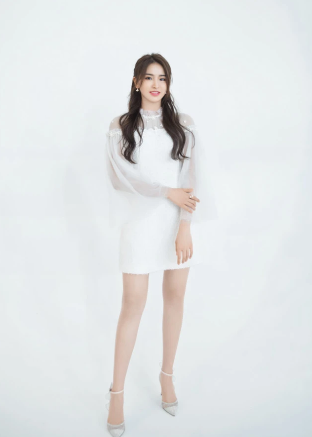 金子涵为证明腿不粗大胆挑战下衣失踪哪看得出她有100斤