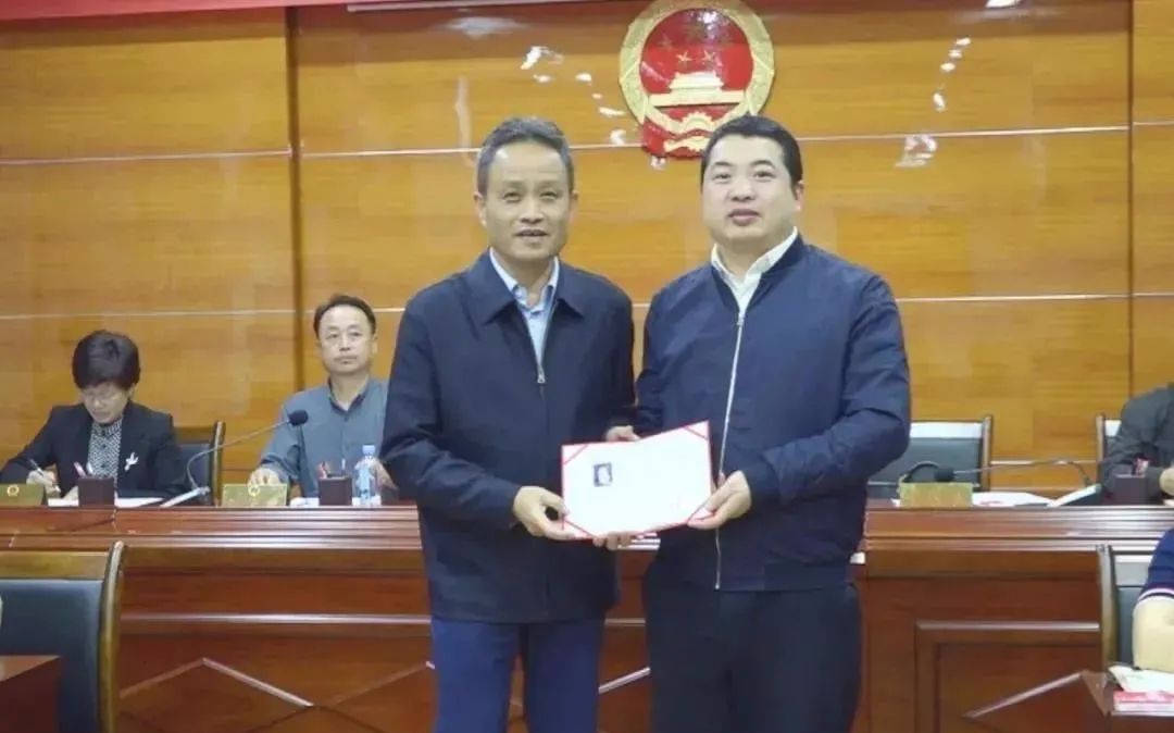 "80后"袁迎凯职务调整1个月后,履新代县长