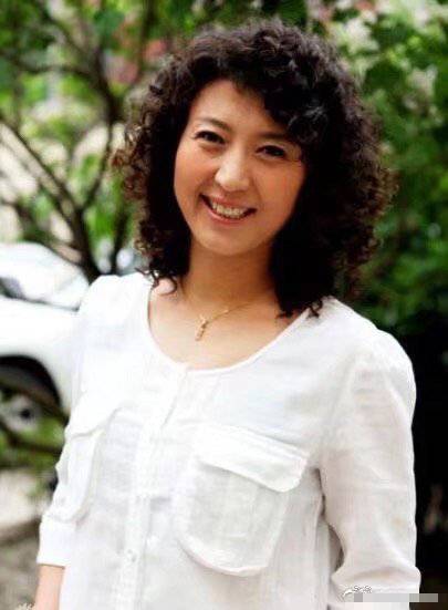 与林越离婚闫学晶已再嫁45岁为现任丈夫生二胎遭大女儿反对