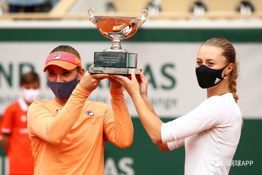 2020法网:梅拉德诺维奇/巴博斯击败智美组合 成功实现卫冕