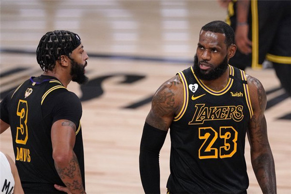 在刚刚结束的NBA总决赛第六场竞赛,洛杉矶湖人106-93战胜迈阿密热火队