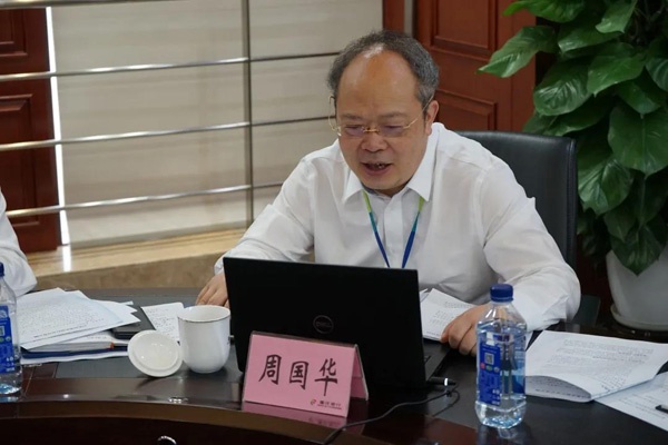 重庆银行副行长周国华做情况介绍