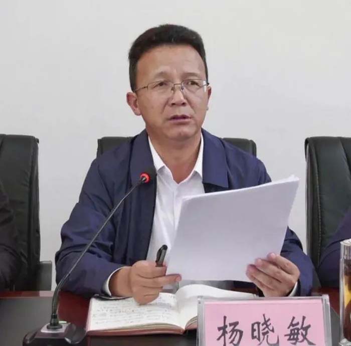 杨晓敏说,2020在全县经济社会发展中脱贫攻坚工作始终是第一位的,历经