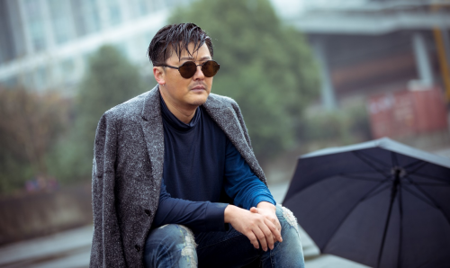 越过山丘开播百变大叔柳小海倾情演绎