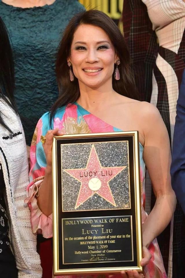 被嘲"丑星"的她,用演技征服观众,用实力征服好莱坞