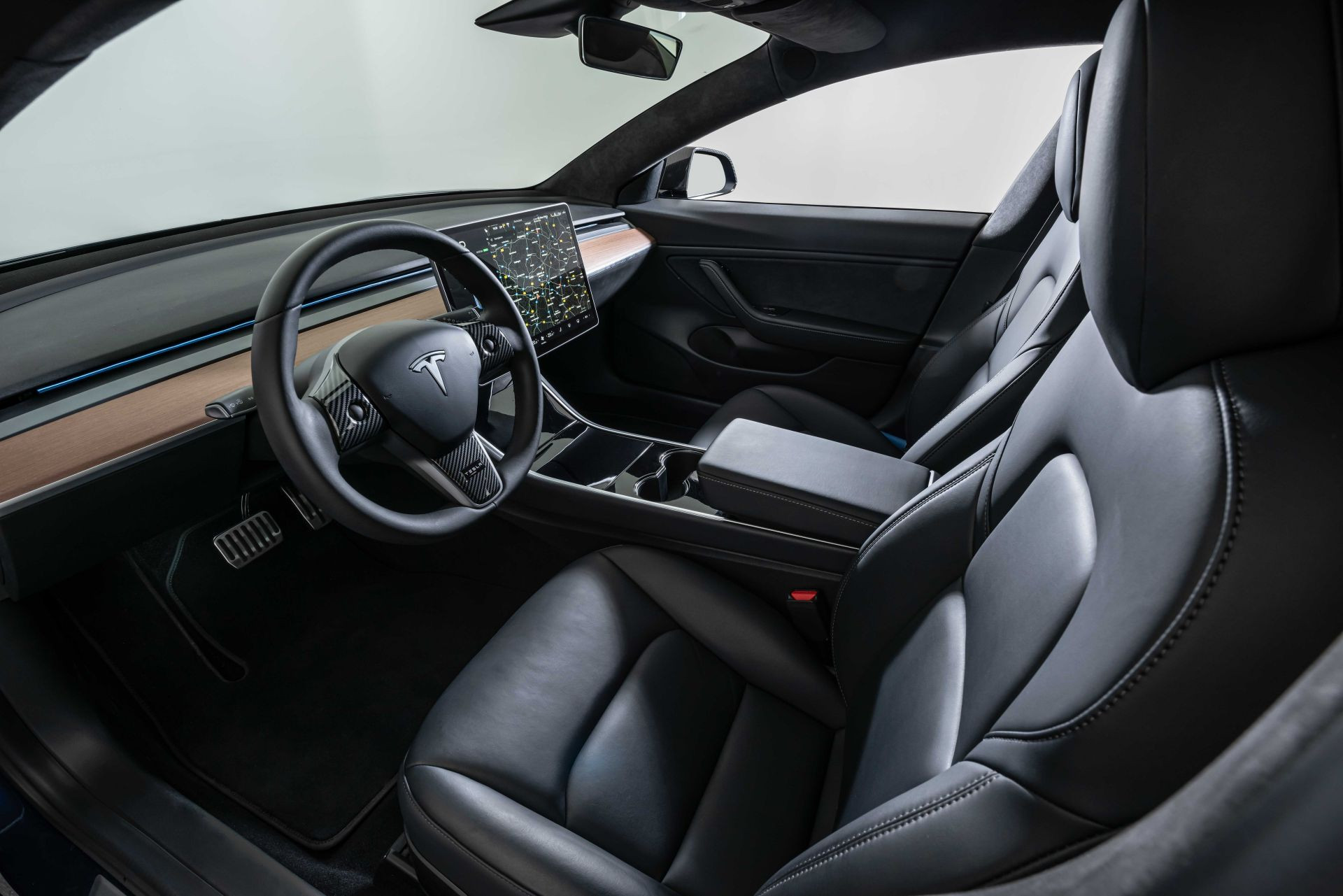 特斯拉更具动感startech推model3改装套件