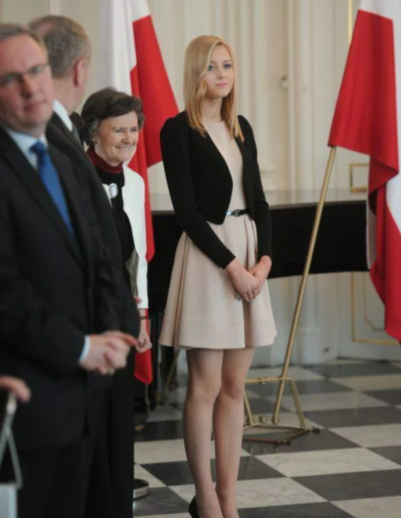 波兰总统任命女儿为顾问,美成人间芭比__财经头条