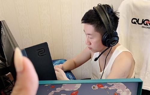 在cs:go的高端局中又有很多大神级别的玩家,但ququ每次在直播时都能打