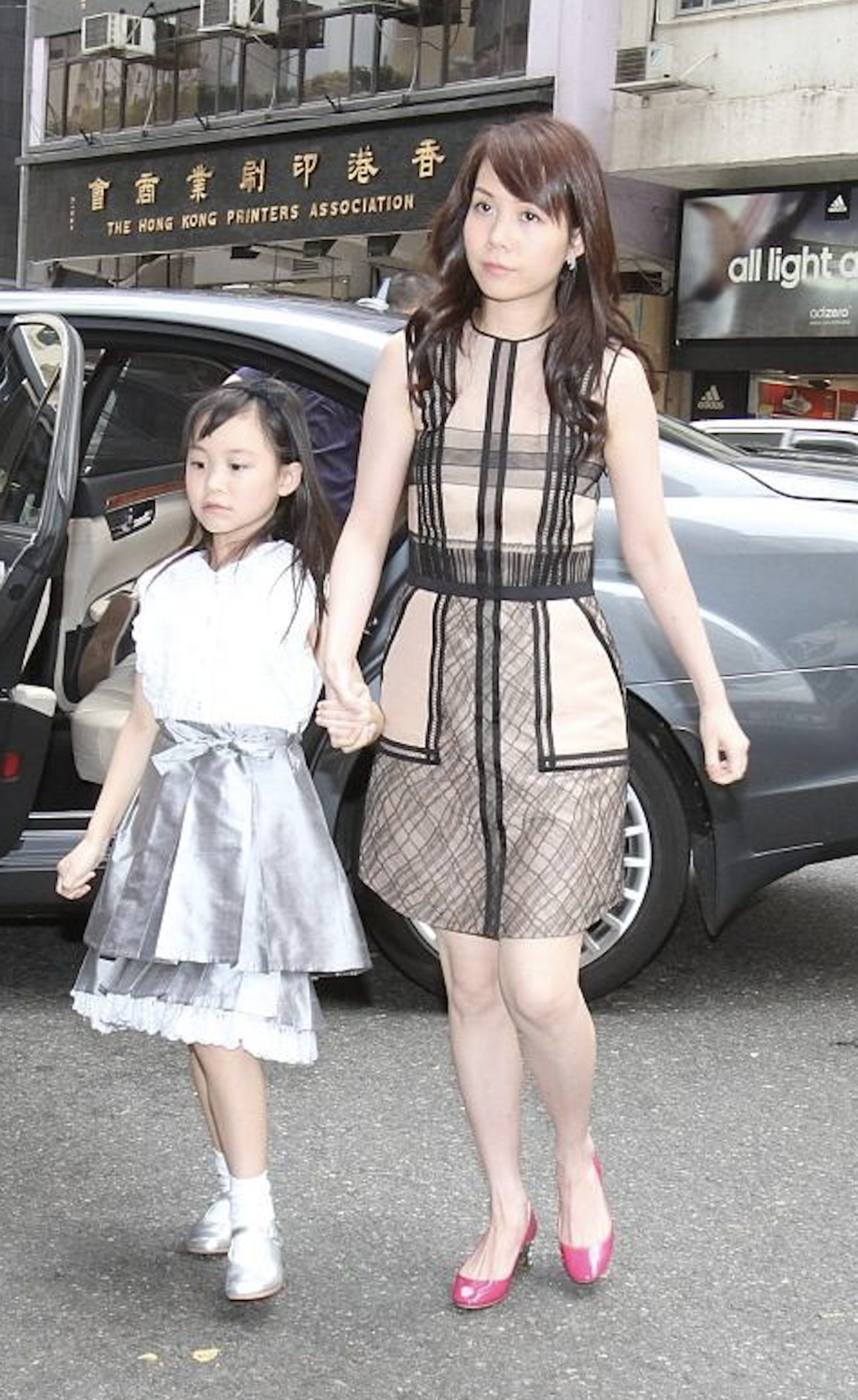 刘秀盈罕晒与刘銮雄合照,回味父女趣事隔空示爱,吕丽君大方点赞