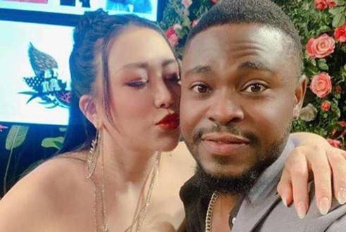 美女王丽红太传奇24年前执意嫁非洲男友如今现状令人赞叹