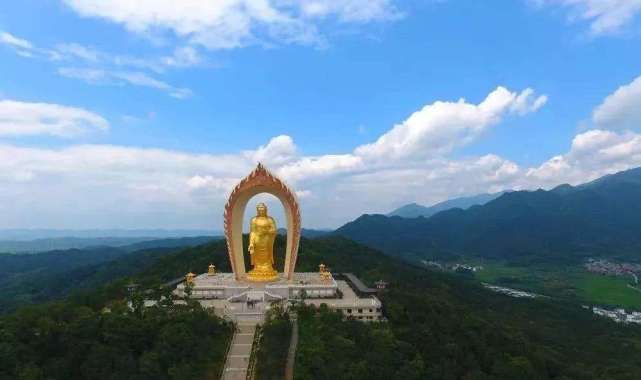世界上最高的金佛81米高耗资10亿修建而且就在中国的江西